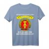 Unterschätze niemals einen alten Mann der in der DDR aufgewachsen ist - Nostalgisches DDR T-Shirt zum Mauerfall Jubiläum & Geschichts-Geschenkidee