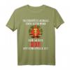 Unterschätze niemals einen alten Mann aus der DDR T-Shirt - Lustiges Ostalgie Kleidungsstück für Männer mit Stil, perfekt als Geschenk zu Geburtstag oder Weihnachten