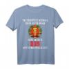 Unterschätze niemals einen alten Mann aus der DDR T-Shirt - Lustiges Ostalgie Kleidungsstück für Männer mit Stil, perfekt als Geschenk zu Geburtstag oder Weihnachten