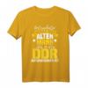 Lustiges DDR Motiv T-Shirt - Unterschätze niemals einen alten Mann der in der DDR aufgewachsen ist, perfektes Geschenk zum Mauerfall & Geburtstag