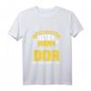 Lustiges DDR Motiv T-Shirt - Unterschätze niemals einen alten Mann der in der DDR aufgewachsen ist, perfektes Geschenk zum Mauerfall & Geburtstag