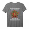 Herren Unterschätze niemals einen alten Mann der in der DDR aufgewachsen ist - Lustiges Retro T-Shirt mit DDR Logo, Hammer & Zirkel als Geschenkidee zum Geburtstag oder Partyoutfit