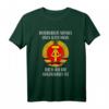 Unterschätze nie alten Mann aufgewachsen in der DDR T-Shirt – Lustiges Geschenk für DDR- und Ostdeutschland-Fans, Nostalgiker & Ossi Männer und Frauen