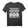 Herren Unterschätze niemals einen alten Mann DDR T-Shirt - Nostalgie & Humor aus Ostdeutschland als Geschenk für DDR Fans & Nostalgiker