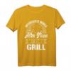 Unterschätze Niemals Einen Alten Mann Mit Grill T-Shirt – Lustiges BBQ Motiv für Männer, Opa, Papa & Rentner als Geschenk zum Geburtstag oder Grillabend