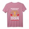 Unterschätze Niemals Einen Alten Mann Aufgewachsen DDR T-Shirt - Lustiges Ostdeutschland Spruch für Vater, Opa & Ostdeutsche
