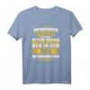 Unterschätze niemals einen alten Mann aus der DDR! - Stolzes Ossi T-Shirt für Ostdeutsche mit Humor
