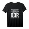 Unterschätze niemals einen alten Mann der in der DDR T-Shirt – Lustiges Ostdeutschland Outfit für Ossi & Ostdeutsche