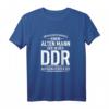 Ossi - Unterschätze Niemals Einen Alten Mann Der In Der DDR T-Shirt | Nostalgisches DDR Humor Shirt für Männer