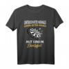 Unterschätze niemals einen alten Mann mit einem Dartpfeil T-Shirt - Lustiges Dartsport Outfit für Männer, Geschenkidee für Dartspieler