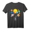 Astronaut Planet Sonnensystem Universum Weltraum T-Shirt – Lustiges Weltraum Design für Damen, Herren & Kinder, Perfekt für Space-Fans