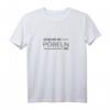 Ich bin nur zum Pöbeln hier T-Shirt – Lustiges Party- und Büro-Shirt für Miesmacher & Spaßvögel