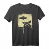 Waschbär UFO Alien Weirdcore Artwork T-Shirt – Trendiges Design für E-Girls, E-Boys & Alien-Fans