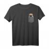 Hund in der Tasche T-Shirt mit Mops Motiv – Humorvolles Tierdesign für Hunde- und Mops-Liebhaber