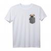 Hund in der Tasche T-Shirt mit Mops Motiv – Humorvolles Tierdesign für Hunde- und Mops-Liebhaber