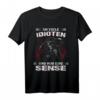 So viele Idioten und nur eine Sense - Sarkasmus T-Shirt für Gothic Fans, Humorvolle Sprüche für Männer & Frauen