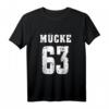 MÜCKE 63 T-Shirt – Lustiges Kinder- und Erwachsenenshirt mit Buchstaben, Zahlen, Mücke & Fußball – Perfektes Geschenk für Geburtstage, Feiertage und den Alltag
