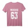 MÜCKE 63 T-Shirt – Lustiges Kinder- und Erwachsenenshirt mit Buchstaben, Zahlen, Mücke & Fußball – Perfektes Geschenk für Geburtstage, Feiertage und den Alltag