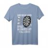 Dart T-Shirt Lustiger Spruch 'Einer von uns beiden spielt besser als du' – Perfektes Geschenk für Dartspieler und Dartfans