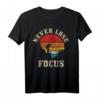 Vintage Kamera Fotograf Geschenk T-Shirt - Cooles Design für Fotografen & Fotografie-Liebhaber mit Never Lose Focus Spruch