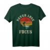 Vintage Kamera Fotograf Geschenk T-Shirt - Cooles Design für Fotografen & Fotografie-Liebhaber mit Never Lose Focus Spruch