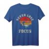 Vintage Kamera Fotograf Geschenk T-Shirt - Cooles Design für Fotografen & Fotografie-Liebhaber mit Never Lose Focus Spruch