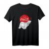 Coca-Cola Polar Bear Bottle Balance T-Shirt - Offiziell Lizenzierte Coca-Cola Bekleidung mit Eisbären-Motiv