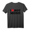 I Love Hot Moms T-Shirt – Lustiges Valentinstags- und Geburtstagsgeschenk für Mütter, Schwiegermütter, Ehemänner und Freunde mit Herz-Print