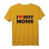 I Love Hot Moms T-Shirt – Lustiges Valentinstags- und Geburtstagsgeschenk für Mütter, Schwiegermütter, Ehemänner und Freunde mit Herz-Print