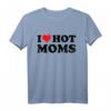 I Love Hot Moms T-Shirt – Lustiges Valentinstags- und Geburtstagsgeschenk für Mütter, Schwiegermütter, Ehemänner und Freunde mit Herz-Print