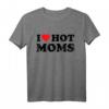 I Love Hot Moms T-Shirt – Lustiges Valentinstags- und Geburtstagsgeschenk für Mütter, Schwiegermütter, Ehemänner und Freunde mit Herz-Print