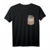 Star Wars The Mandalorian The Child Precious Cargo Pocket T-Shirt - Offizielles Merchandise für Fans von Baby Yoda & The Mandalorian