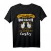 Als Gott mich schuf grinste er und dachte das wird lustig - Lustiges Ironie T-Shirt für Frauen und Männer, Party und Geburtstag