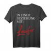 IN BEZIEHUNG MIT LUZIFER Teufel Dämon Fegefeuer T-Shirt - Provokantes Vintage Retro Motiv für Rebellische und humorvolle Styles