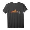 Darmstadt Skyline Herzschlag T-Shirt im Retro Vintage Stil – Stadtbild & EKG Design für echte Darmstädter