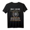 Mit dem Dartpfeil in den Händen werden Helden zu Legenden - Dart T-Shirt für Männer, Dart Papa & Opa, Perfekt zum Dart Zubehör & Dartscheibe