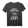 Lustiges Dart T-Shirt für Herren mit Spruch 'Ich bin sportlich ich spiel Dart' – Perfektes Geschenk für Dartspieler mit Humor