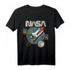 NASA Blast Off Retro Rainbow Stripes Premium T-Shirt – Offiziell lizenziert für Weltraum- und NASA-Fans