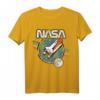 NASA Blast Off Retro Rainbow Stripes Premium T-Shirt – Offiziell lizenziert für Weltraum- und NASA-Fans