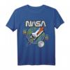 NASA Blast Off Retro Rainbow Stripes Premium T-Shirt – Offiziell lizenziert für Weltraum- und NASA-Fans