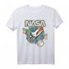 NASA Blast Off Retro Rainbow Stripes Premium T-Shirt – Offiziell lizenziert für Weltraum- und NASA-Fans