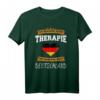 Ich Brauche Keine Therapie Ich Muss Nur Nach Deutschland T-Shirt - Lustiges Deutschland Design als Geschenk für Fans, Urlauber und Deutsche mit Stolz