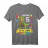 Kinder Dinosaurier T-Shirt zum 5. Geburtstag für Jungen und Mädchen - Klassisch geschnitten, doppelt genähter Saum