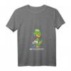 Lustiges Drache frisst Einhorn T-Shirt mit V-Ausschnitt – Satirisches Märchen Motiv für Einhornhasser & Fabelwesen Fans, Geschenkidee für Weihnachten