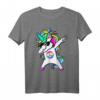 Dabbing Einhorn Friedenszeichen Peace Zeichen T-Shirt – Buntes Vintage Disco Kostüm für Damen und Herren, perfekt für 70er/80er/90er Partys und als Geschenk