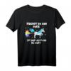 Lustiges Einhorn T-Shirt mit Spruch „Riechst du den Furz ist der Abstand zu Kurz“ – Witziges Geschenk für Freunde, Kollegen und Familie zum Geburtstag oder für soziale Distanz