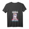 Damen Unicorn Tattoo T-Shirt mit V-Ausschnitt – Lustiges Tattoo Motiv, Geschenkidee für Tätowierte & Tattoo-Fans