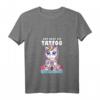 Damen Unicorn Tattoo T-Shirt mit V-Ausschnitt – Lustiges Tattoo Motiv, Geschenkidee für Tätowierte & Tattoo-Fans