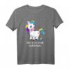Das ist mir scheißegal T-Shirt - Lustiges Einhorn Kacke Regenbogen Design für Freunde & Partner, originelles Geschenk
