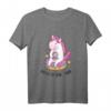 Coffee Is Real Magic - Einhorn T-Shirt mit Donut und Kaffee Motiv, perfektes Geschenk für Einhorn- und Kaffeeliebhaber